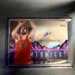 Nikola Vucevic 2023-24 Midnight Basketball Horizon Signatures #HS-NV Bulls AUTO